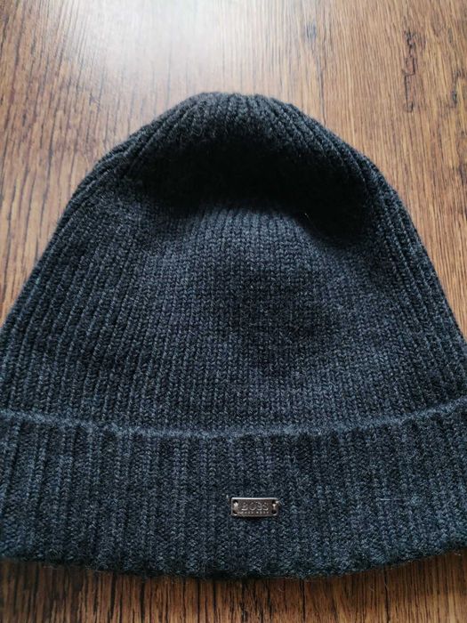 hugo boss - страхотна зимна шапка