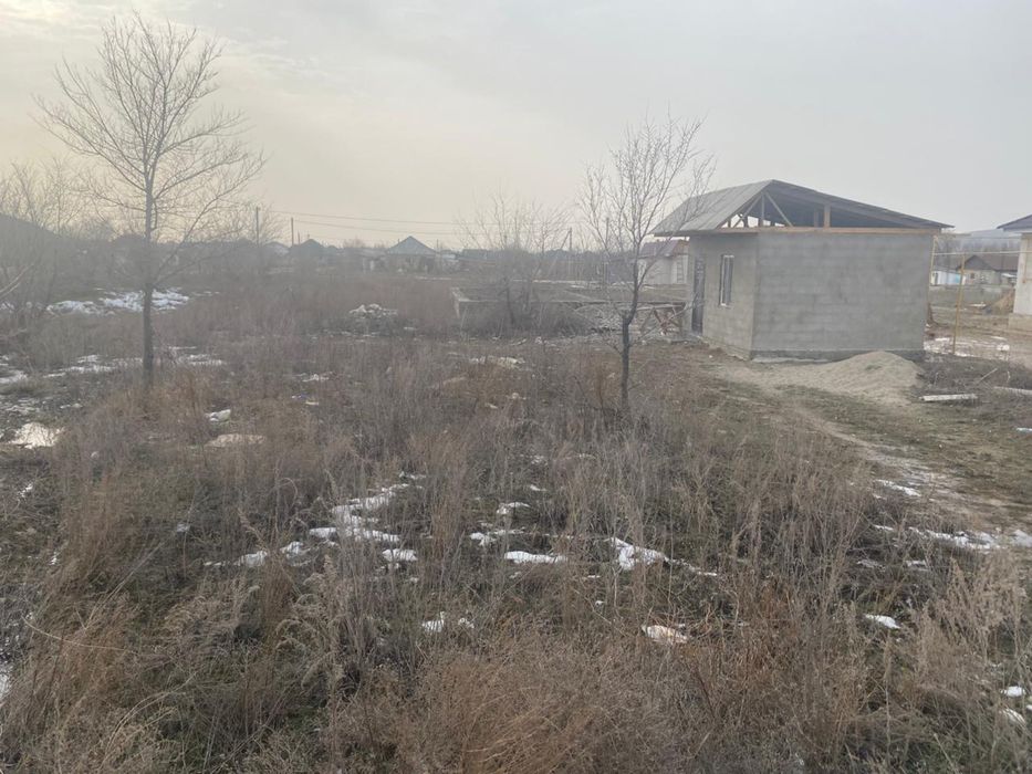 Земля с времянкой и с фундаментом