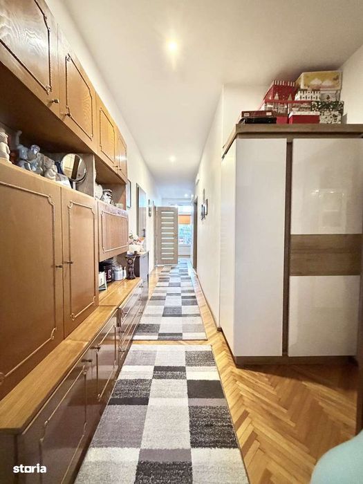Vand casa Cornisa pe 1 nivel, singur in curte