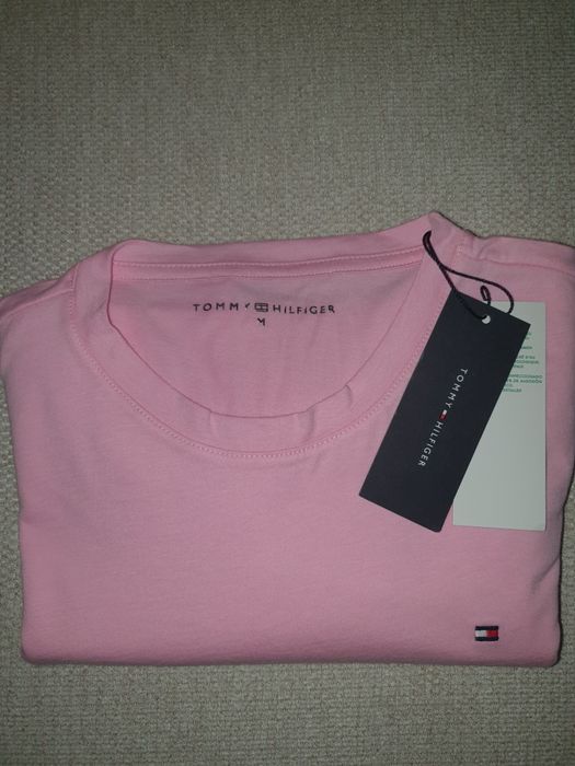 Vand tricou dama - Tommy Hilfiger ! Nou cu eticheta !