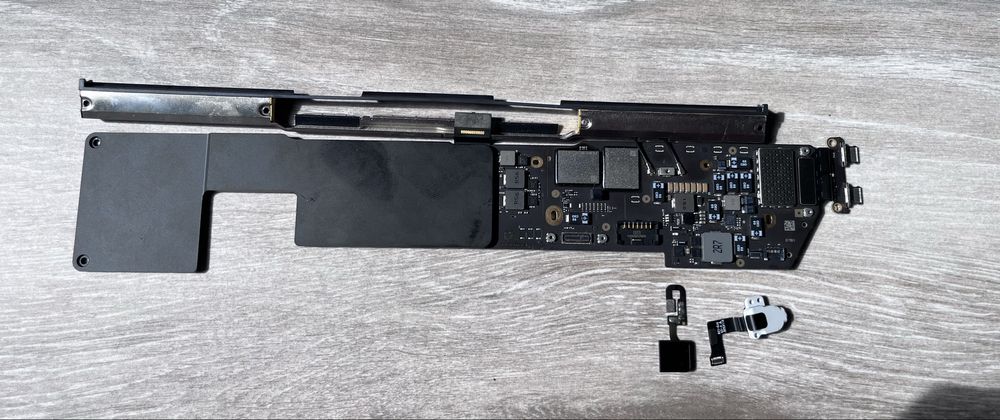 Placa de baza MacBook Air 2020 M1 - A2337 - functionala - blocata