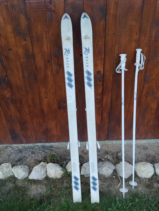 Vând schiuri ALPIN 150