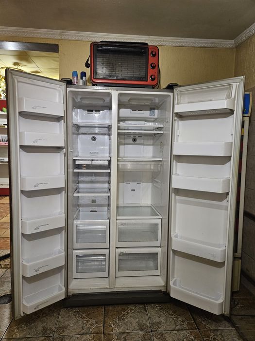 Холодильник SAMSUNG