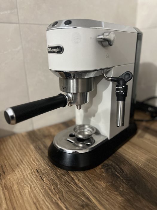 Espressor manual Delonghi Dedica alb