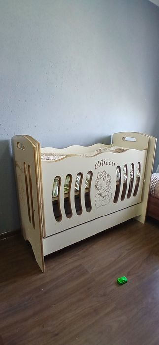 Детская колыбельная кровать  состояние как новое