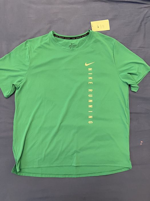 Новая мужская спортивная футболка NIKE