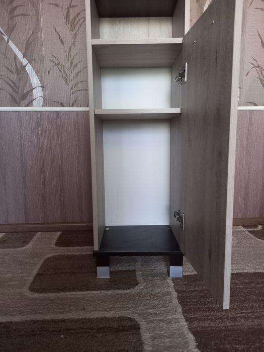 Пенал /шкаф/ для ванны .