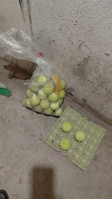 Топки за тени на корт.