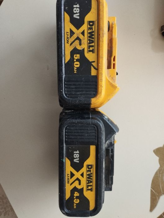 Аккумулятор деволт5а, 4а 18в