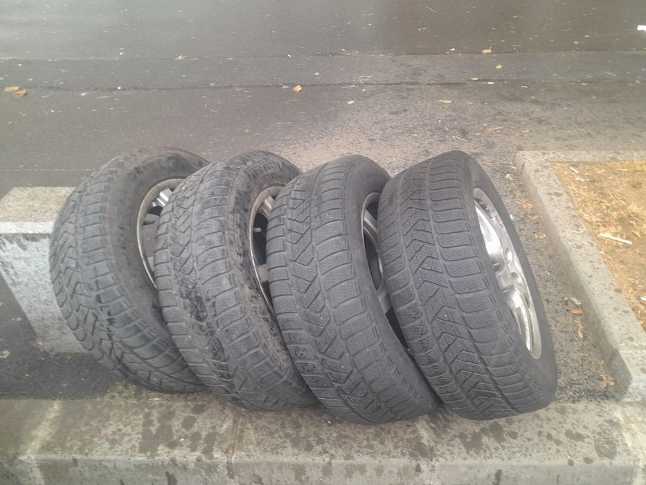 Jante de aluminiu cu cauciucuri/roti  215/60/R16/ folosite pirelli