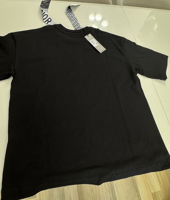 Dior-Чисто нова автентична дамска тениска М размер