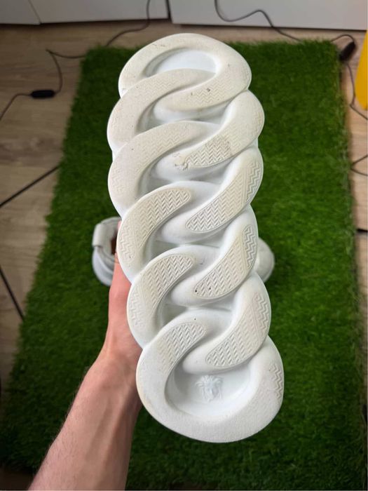 Versace chain reaction  43