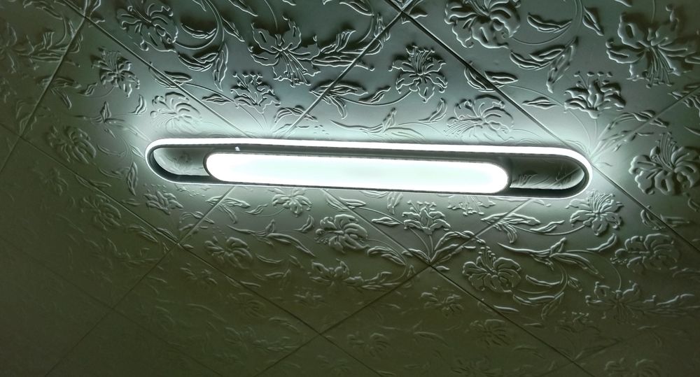 Продам люстра, светильник новая