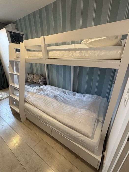 Pat supraetajat alb cu sertare - pret avantajos, saltele incluse!