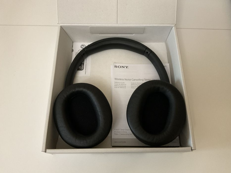 Sony WH-CH720N - Безжични слушалки с активно шумопотискане, черни