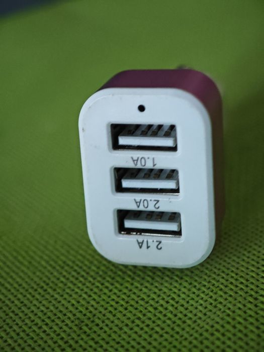 Зарядно за кола с 3 UBS  вхида/ports