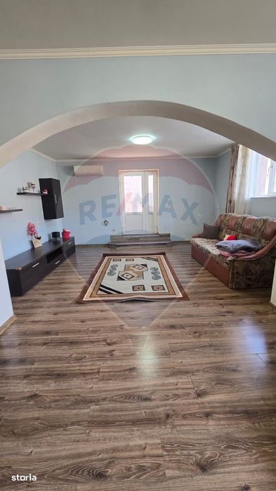 Casă / Vilă cu 5 camere de vânzare