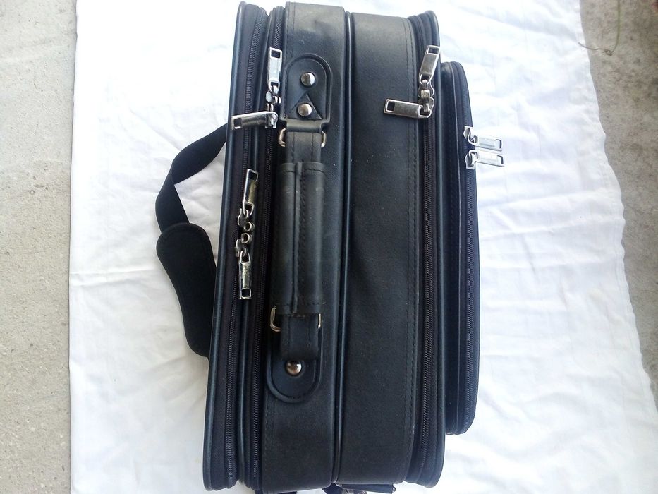 Кожена чанта за компютър