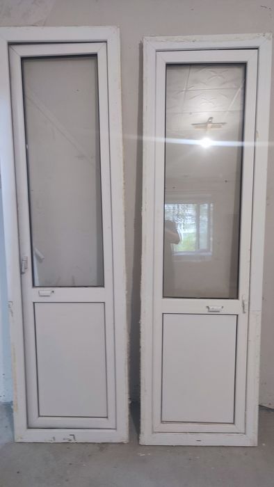 Пластиковая дверь