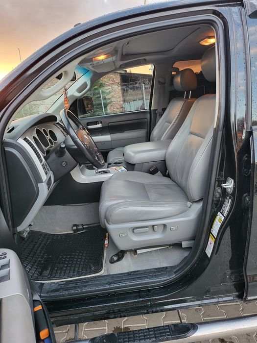 Toyota Tundra 5.7 V8