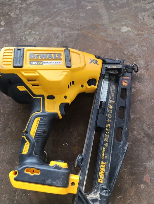 DeWalt dcn 660 такер