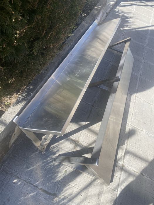 Маса ,база ,неотрално оборудване