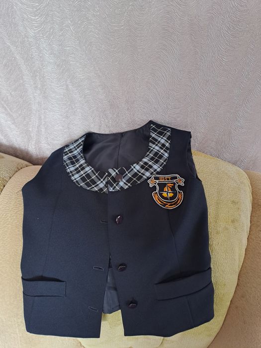 продам школьную форму на девочку