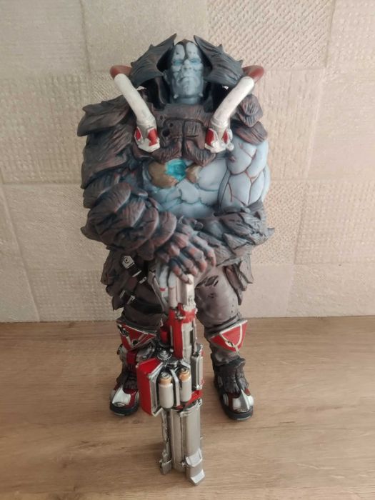 Quake Champions Scalebearer Edition фигура, като нова