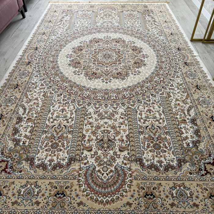 Продам ковер в гостинную 2,5*4 м.