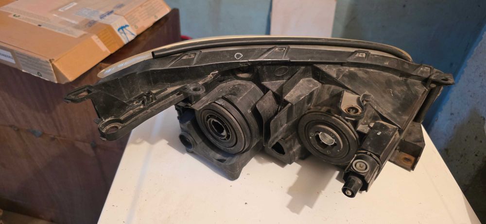 Фарове за Rav 4 3 генерация