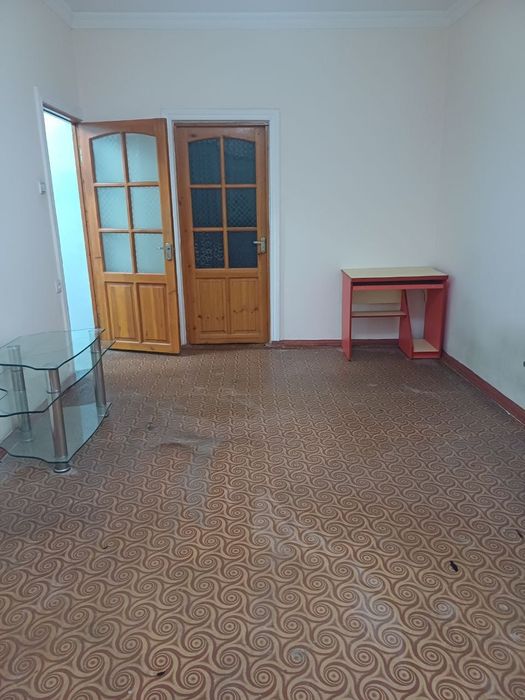 Продаётся квартира на Чиланзаре 15 с большим болконом 2 комнатная