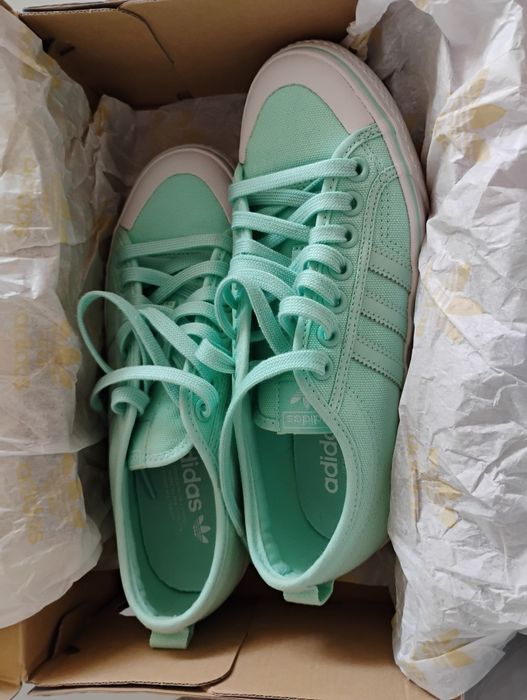 Маратонки и чехли