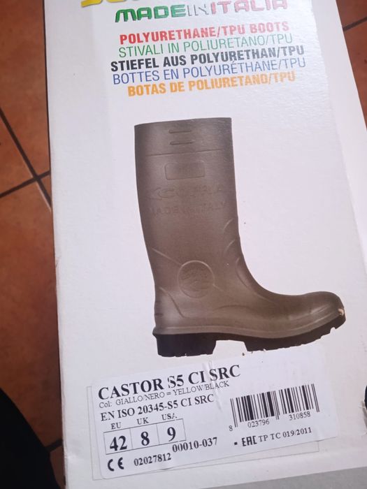 Vând cizme noi..