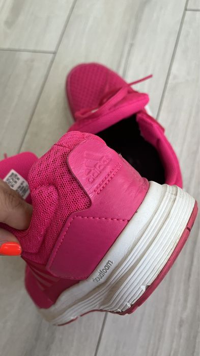 Adidas дамски цикламени маратонки