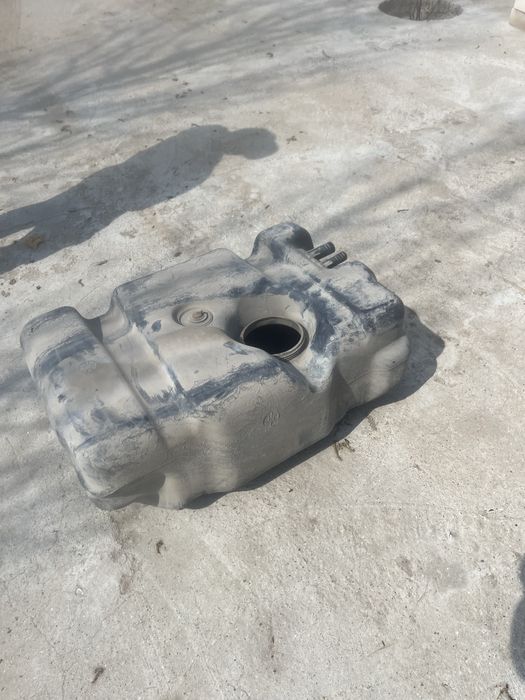 Продам бензобак Бмв 5 серии