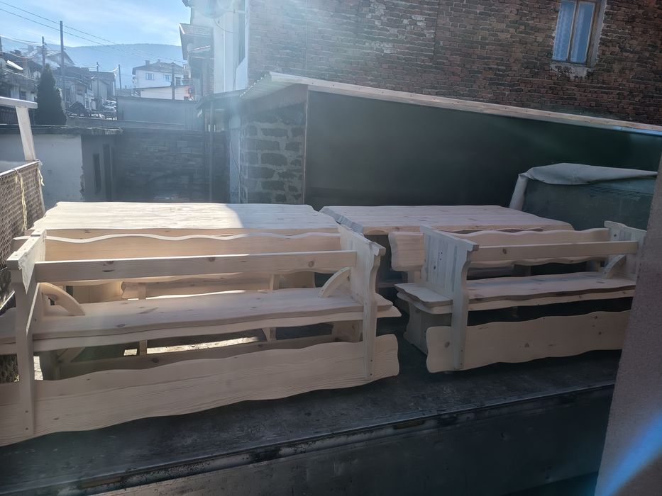 Маси и пейки с жив ръб