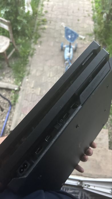 PlayStation 4 Pro + Slim