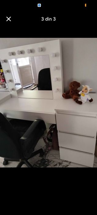 Vând masa de machiaj