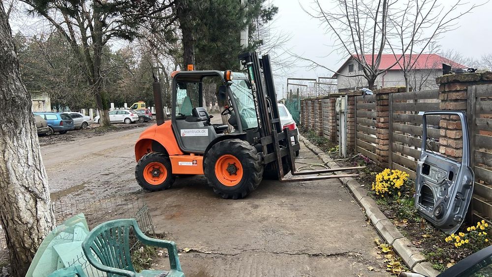 Motostivuitor Ausa Kubita 4x4