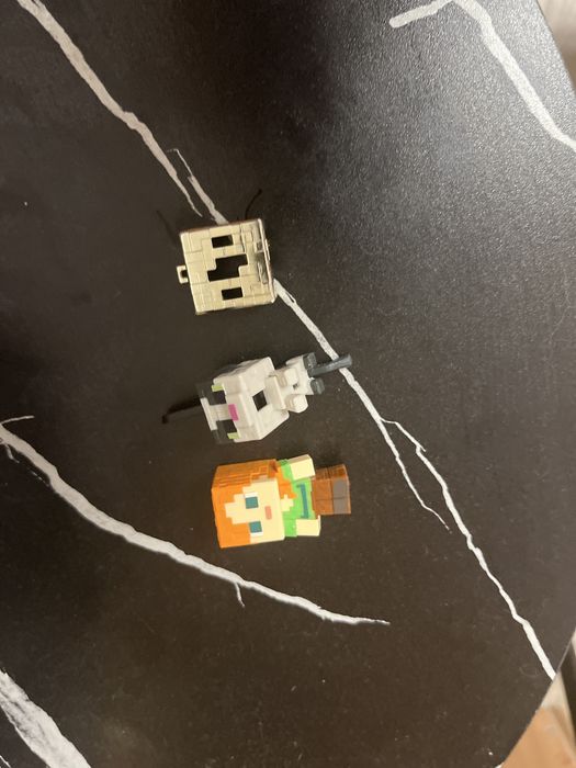 Фигурки веши игрушки чехлы …..
