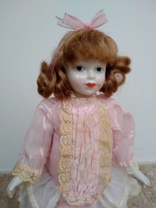 Papusa de portelan bibelou