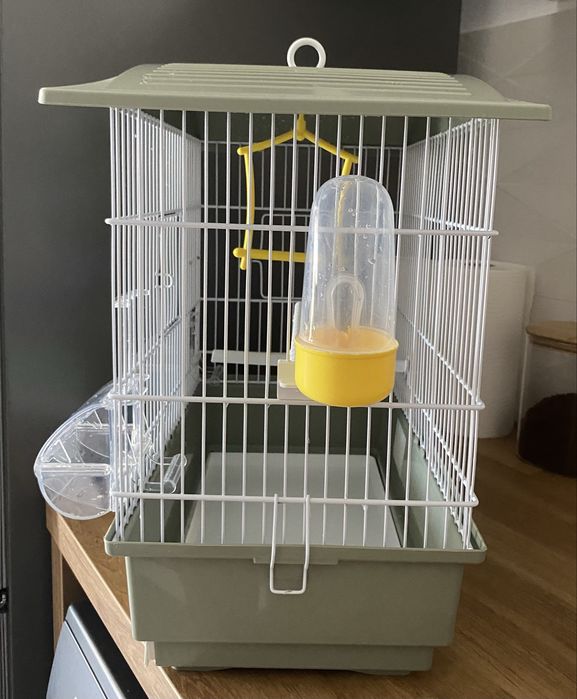 Colivie pentru pasari cu piscina