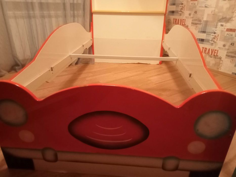 Продам кровать и шкаф детский б\у