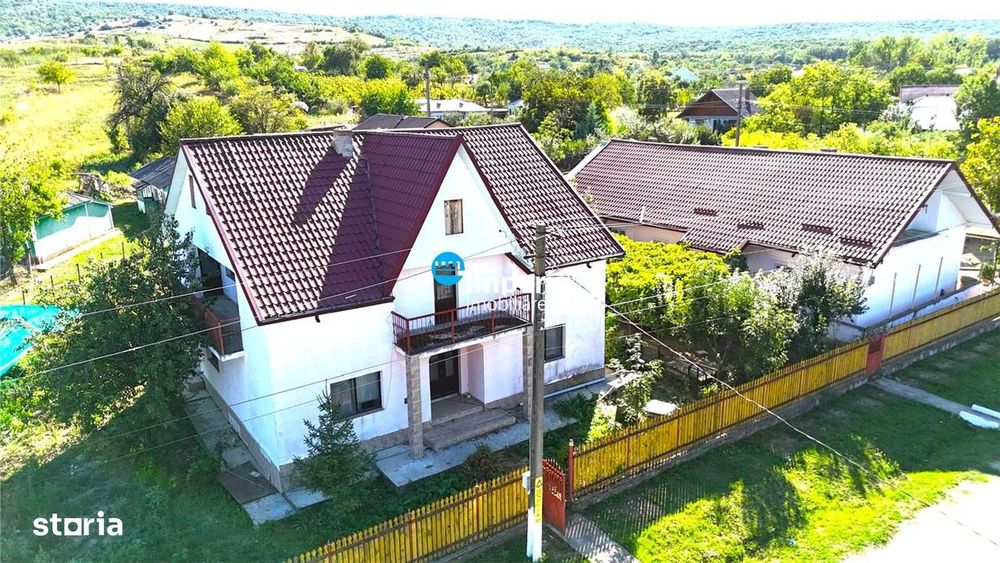 Vila 5 camere, 740 teren, asfalt , centru Horlesti  Iasi