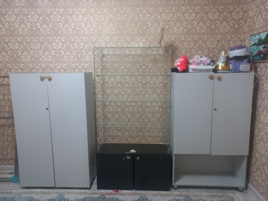 Продам витрины полки стеллажи