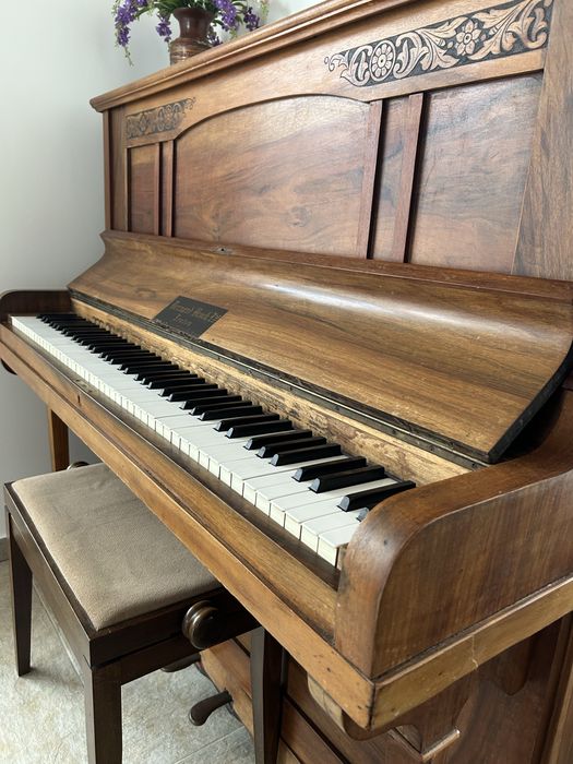 Pianina Bernard Brock
