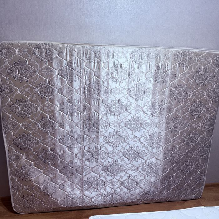 Продам матрас в хорошем состоянии