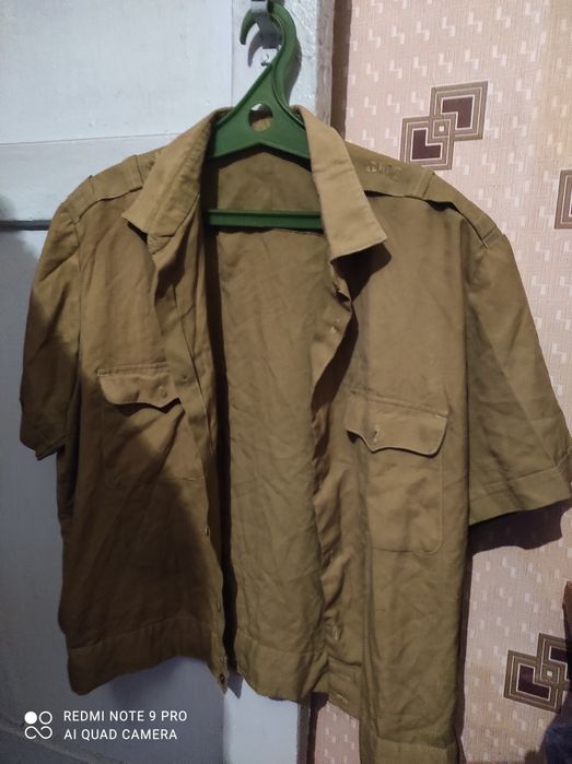 Рубашки и китель военные.