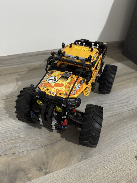 LEGO® Technic - 4x4 X-treme Off Roader (42099)