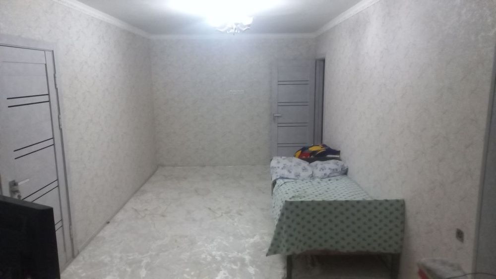 Продаётся 2 ком кв наличными или с выкупом 33000$